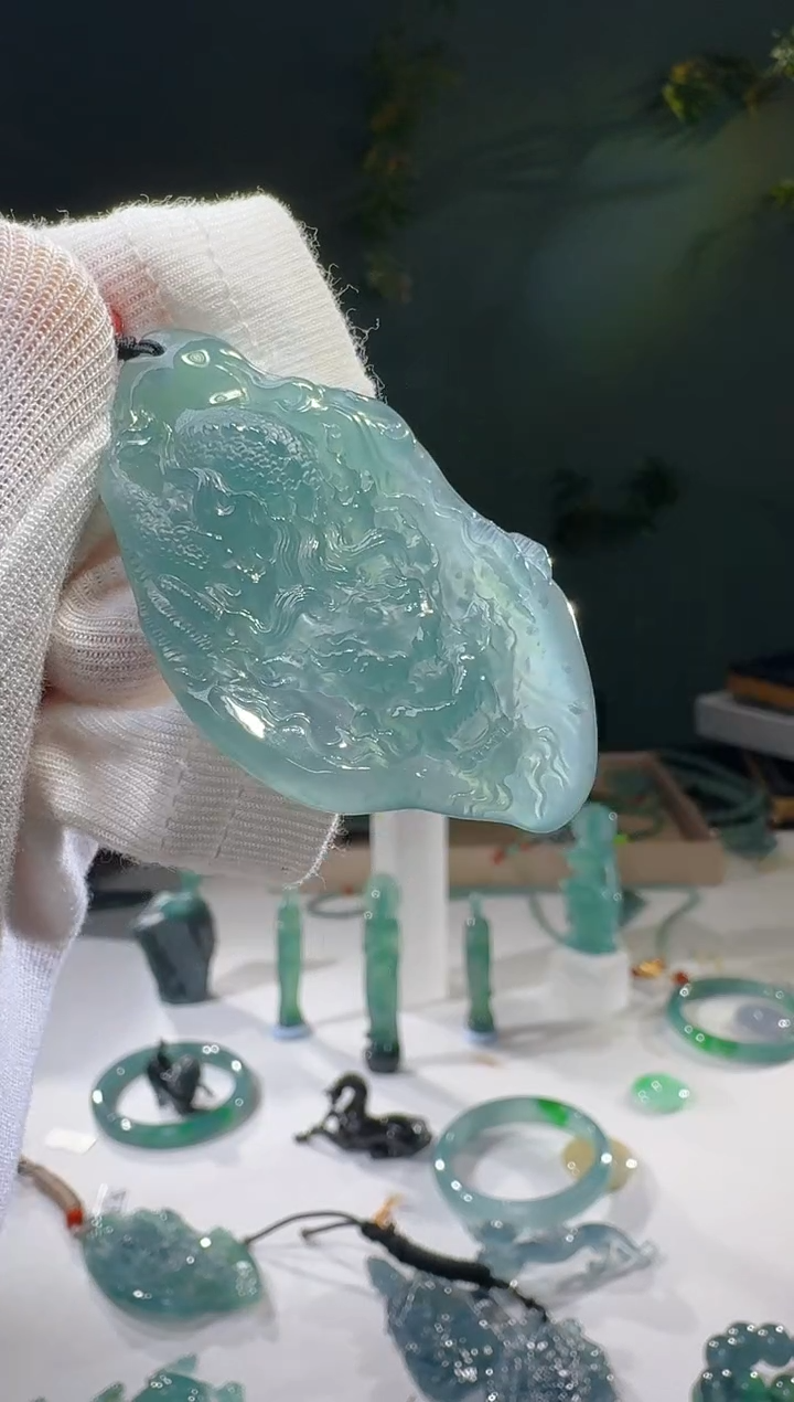 【闪购商品】翡翠颈饰未镶嵌天然A货翡翠龙牌