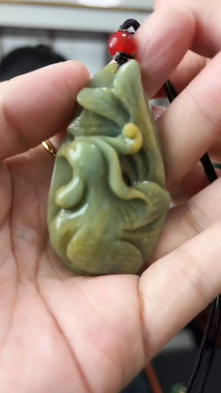 未镶嵌岫玉颈饰1