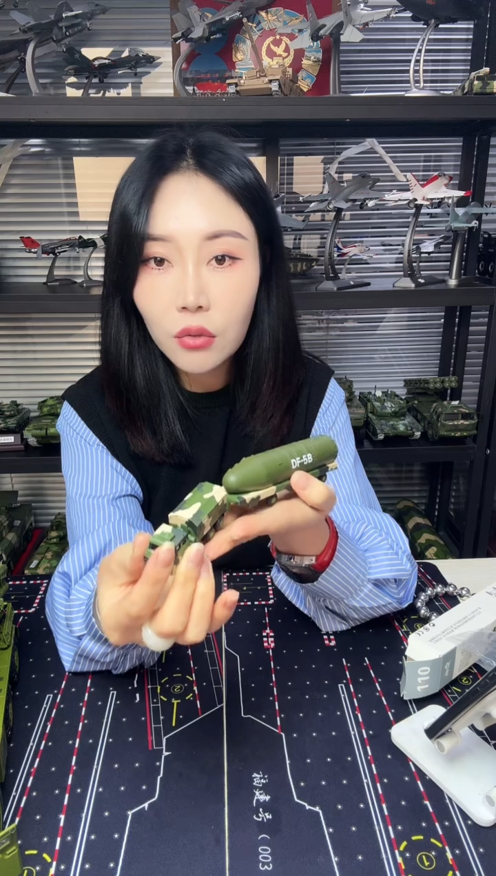 拓意东风5B飞机模型
