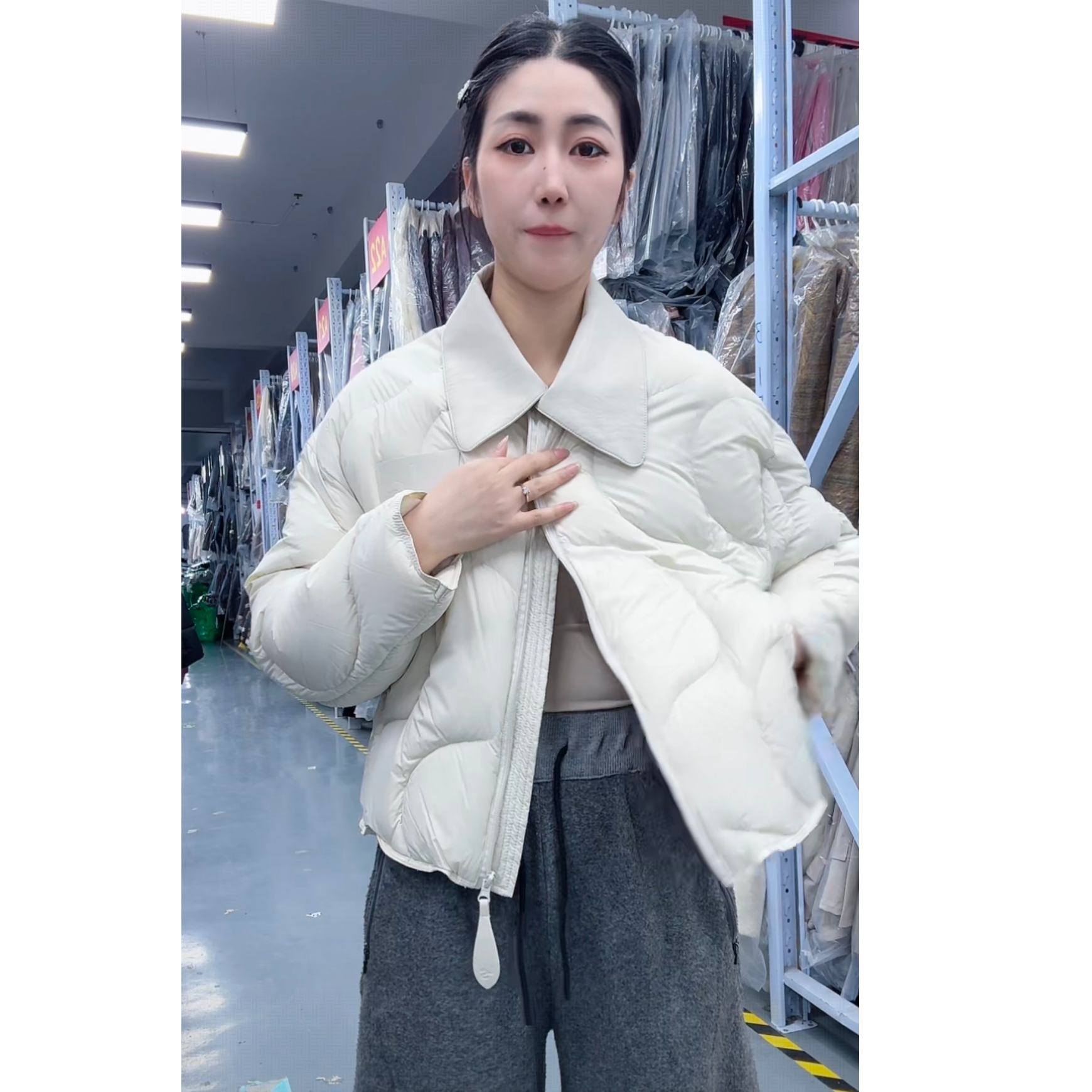 亮面泡泡袖立领宽松型长袖短款休闲网红保暖12312