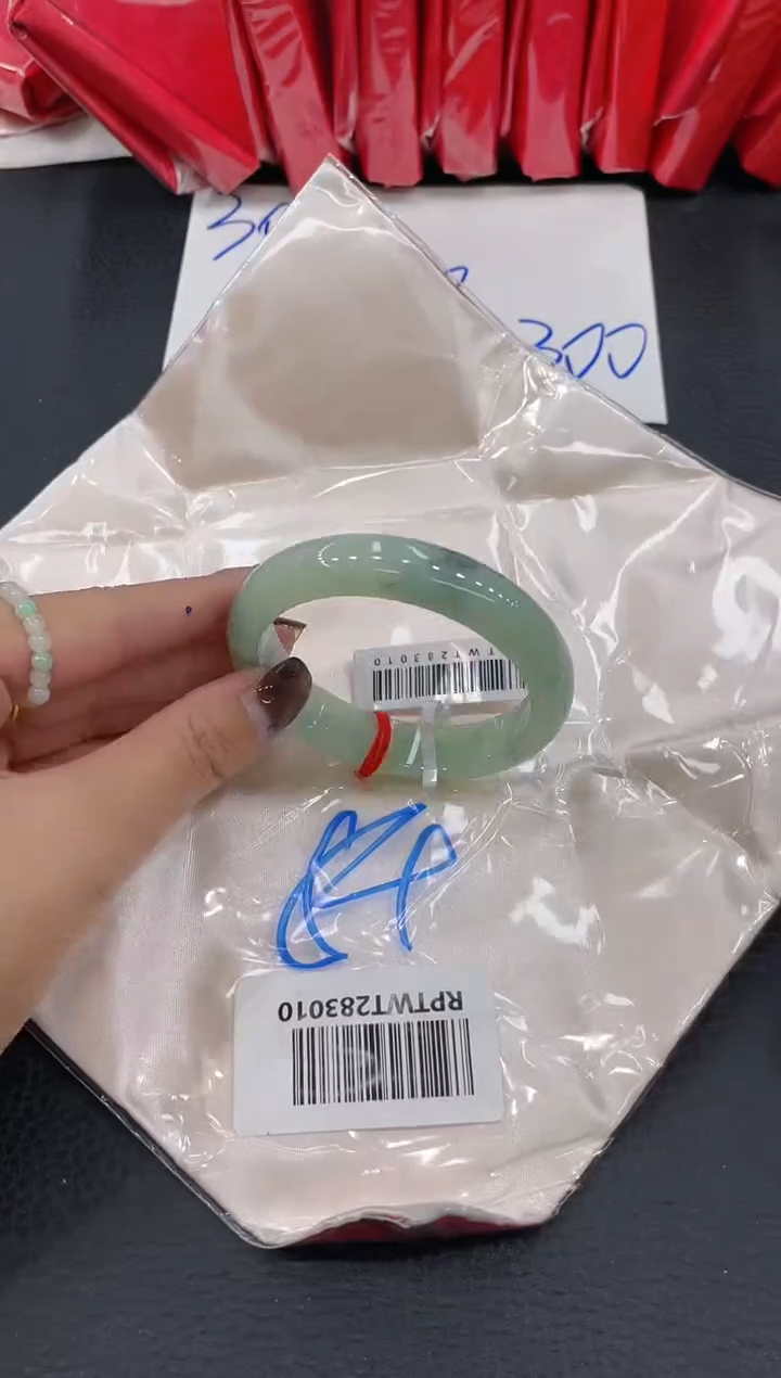 【闪购商品】翡翠手镯未镶嵌手镯