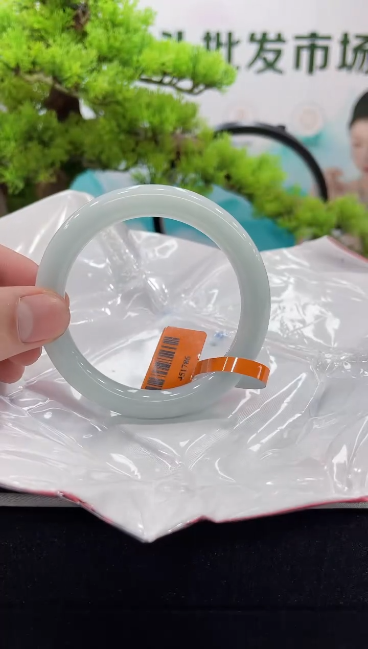 【闪购商品】翡翠手镯未镶嵌手镯