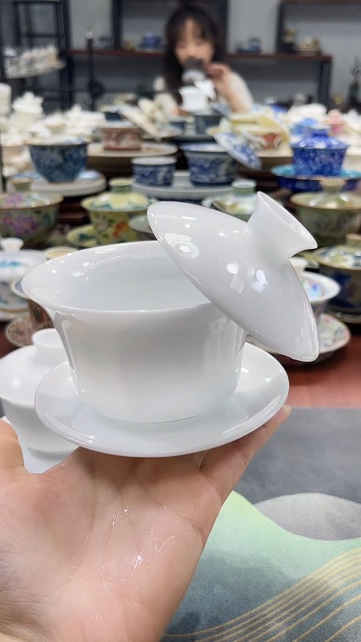 260冰种马蹄纯白盖碗