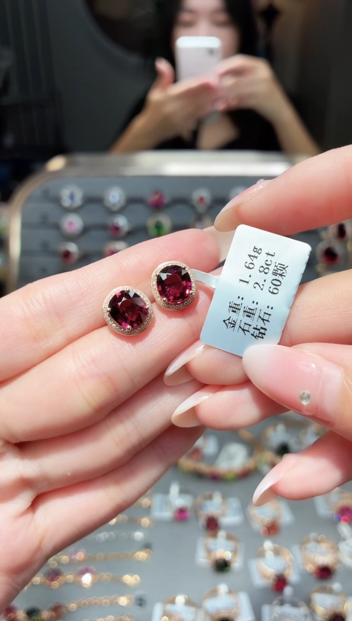 18K金镶嵌耳饰碧玺2.8配钻