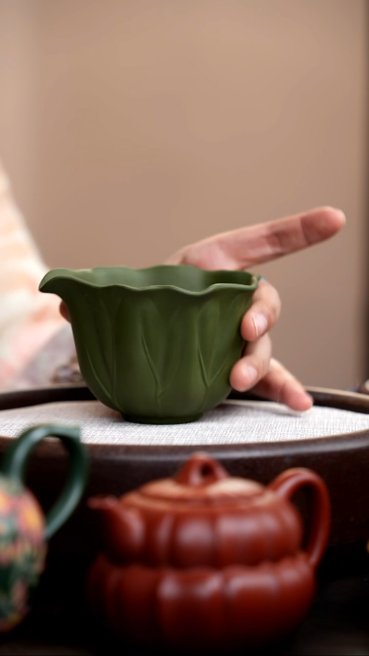 茶壶紫砂民国绿荷叶公道杯 