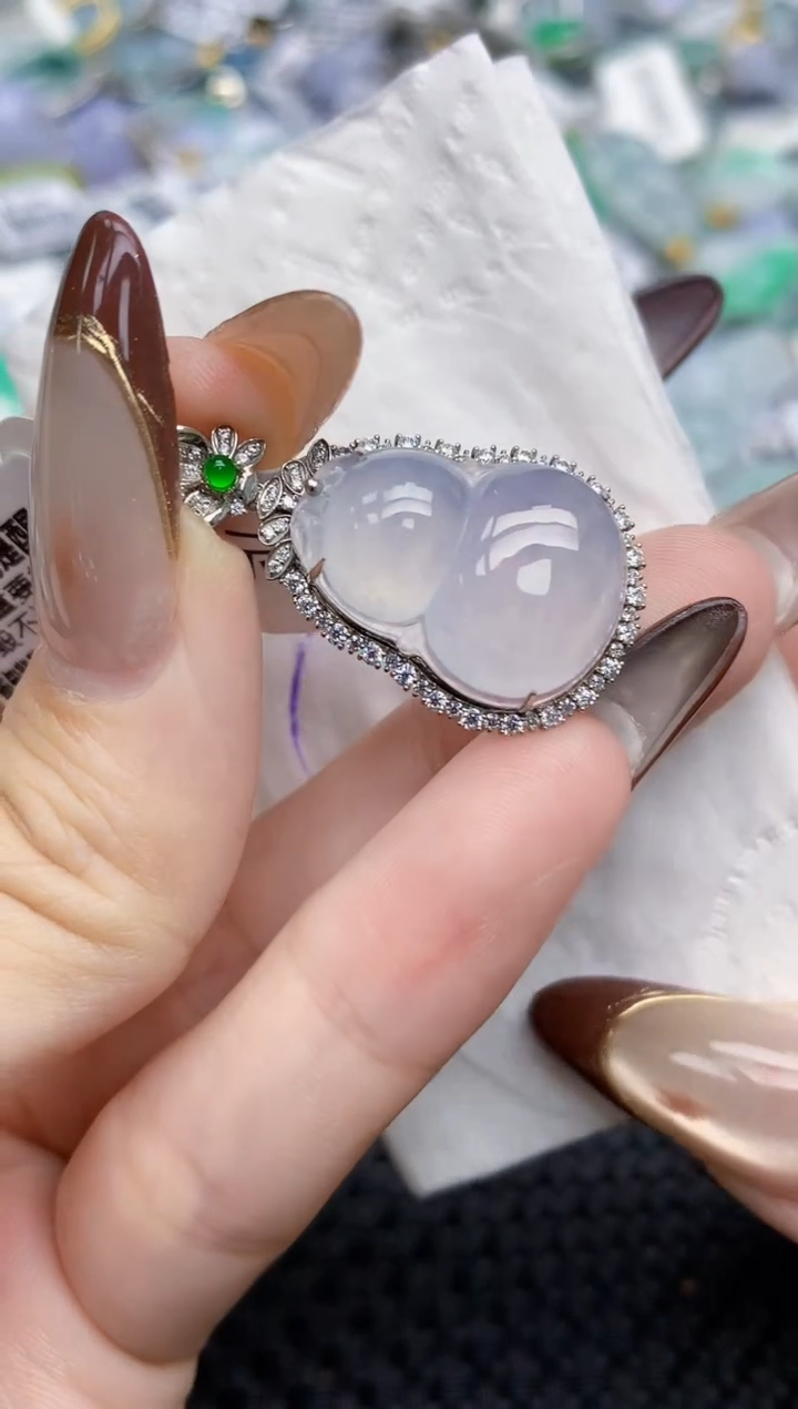 颈饰18K金镶嵌翡翠   天然翡翠A货  百元以上9米证书费自理