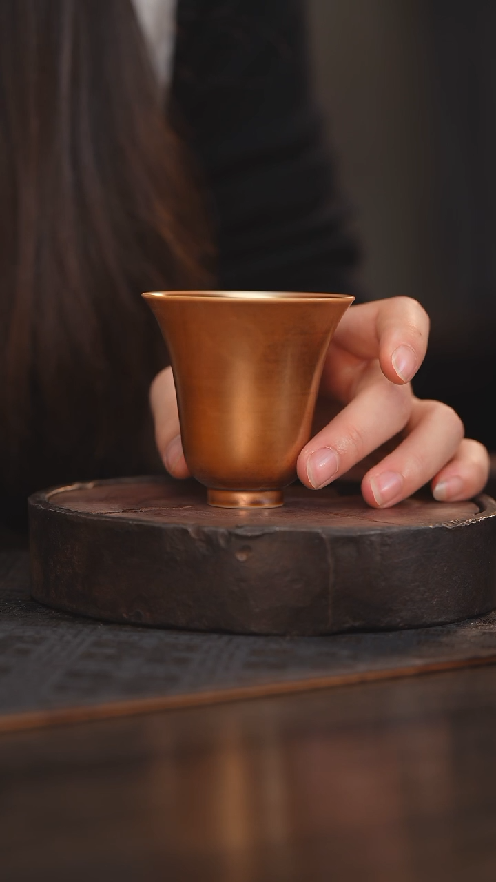 【闪购商品】杯102柴房陶瓷丨金色铃铛杯