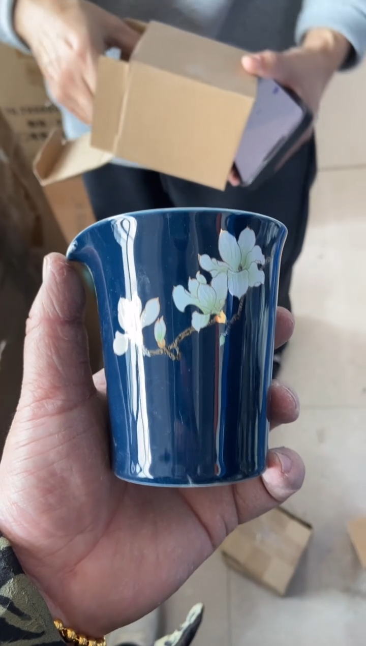 杯无运费险不带礼盒略有瑕疵有点脏介意勿拍