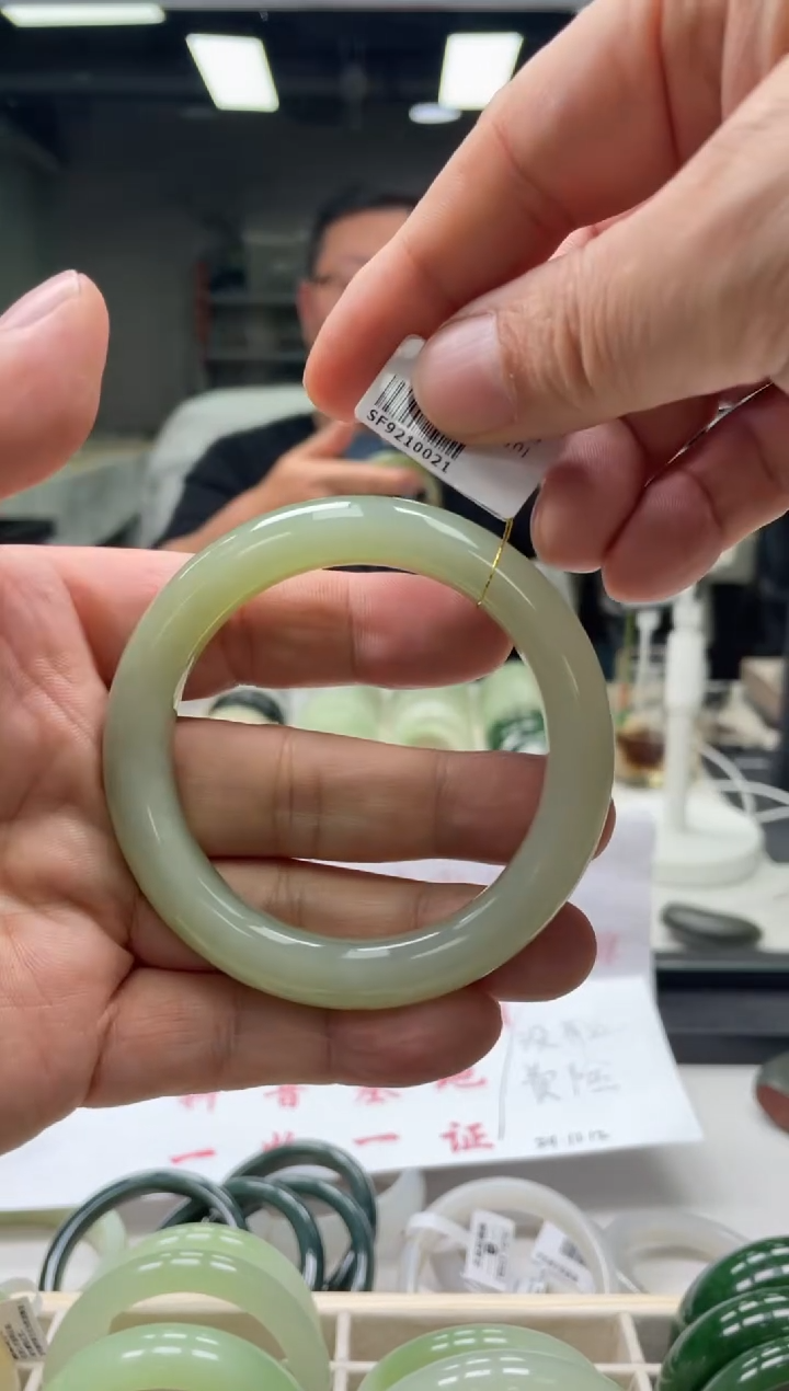 【闪购商品】和田玉手镯未镶嵌编码 0021圈口57-58