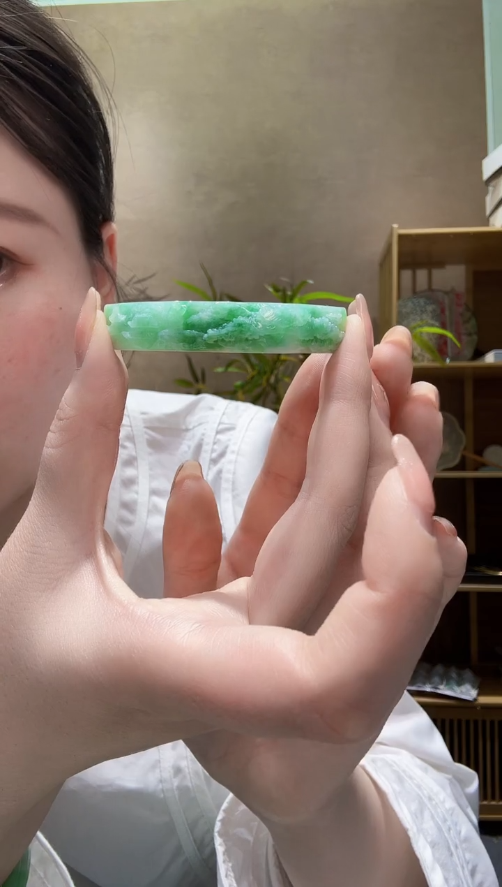 翡翠未镶嵌颈饰手牌