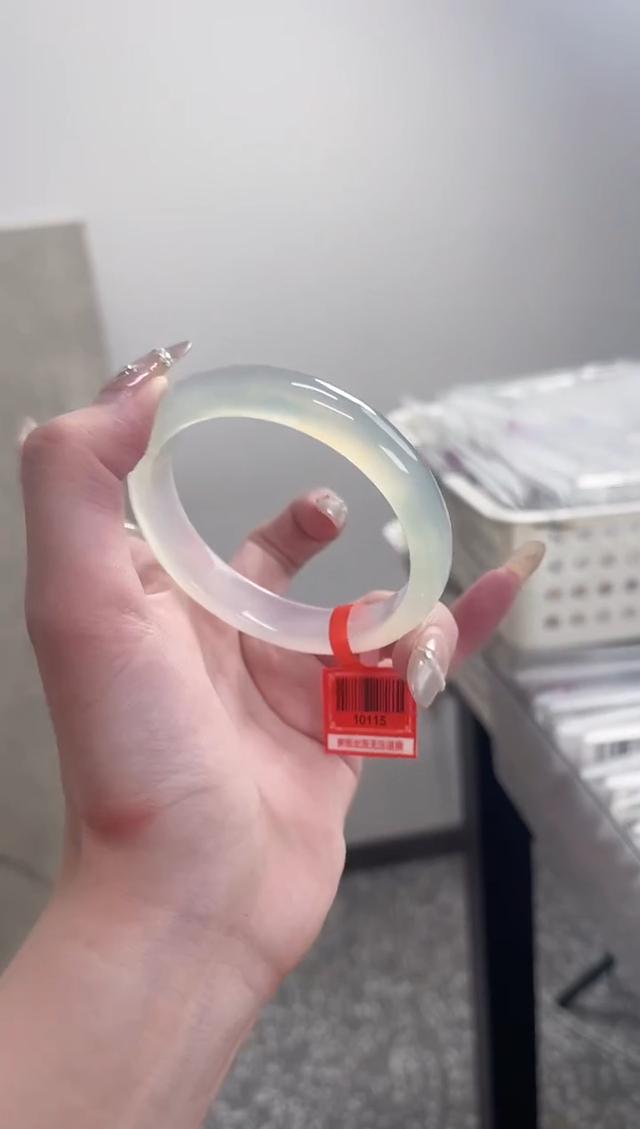 【闪购商品】玛瑙/玉髓手镯未镶嵌58-59圈 需要包容