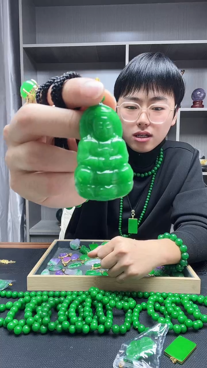吊坠(赠链)未镶嵌翡翠云*吊坠