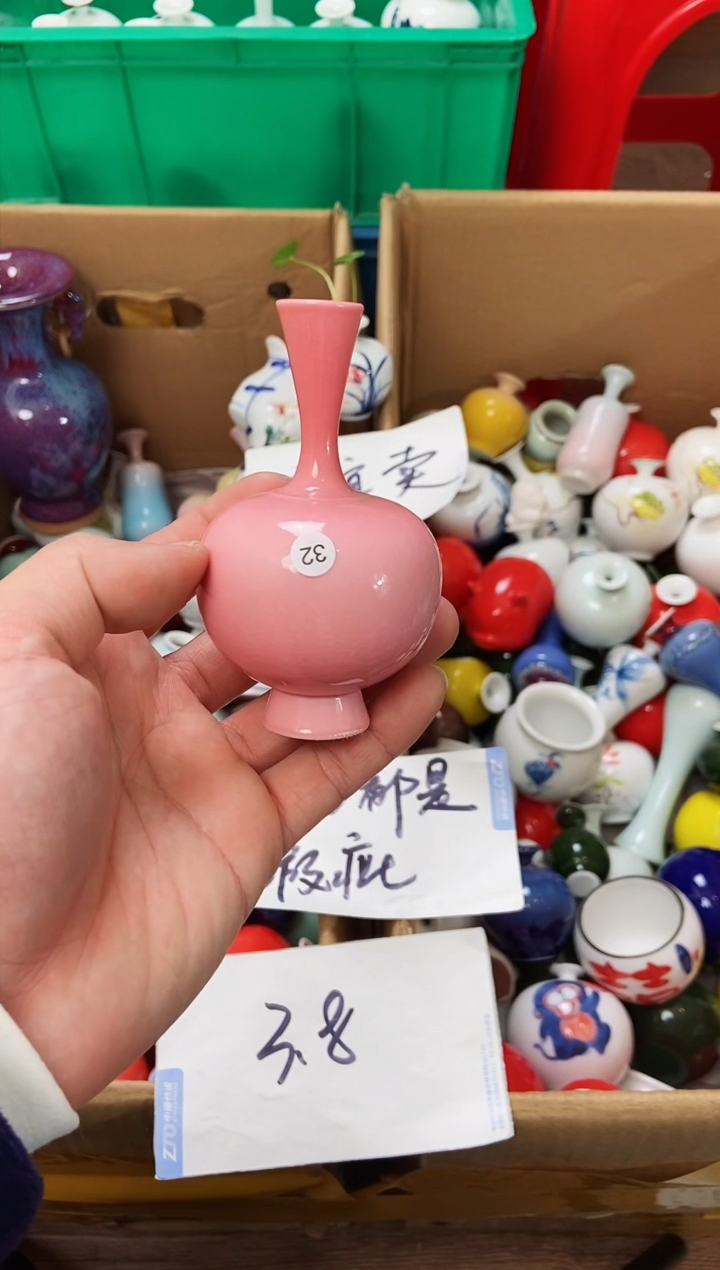 摆件12.27晚微瑕小花瓶摆件（介意慎拍）发白32