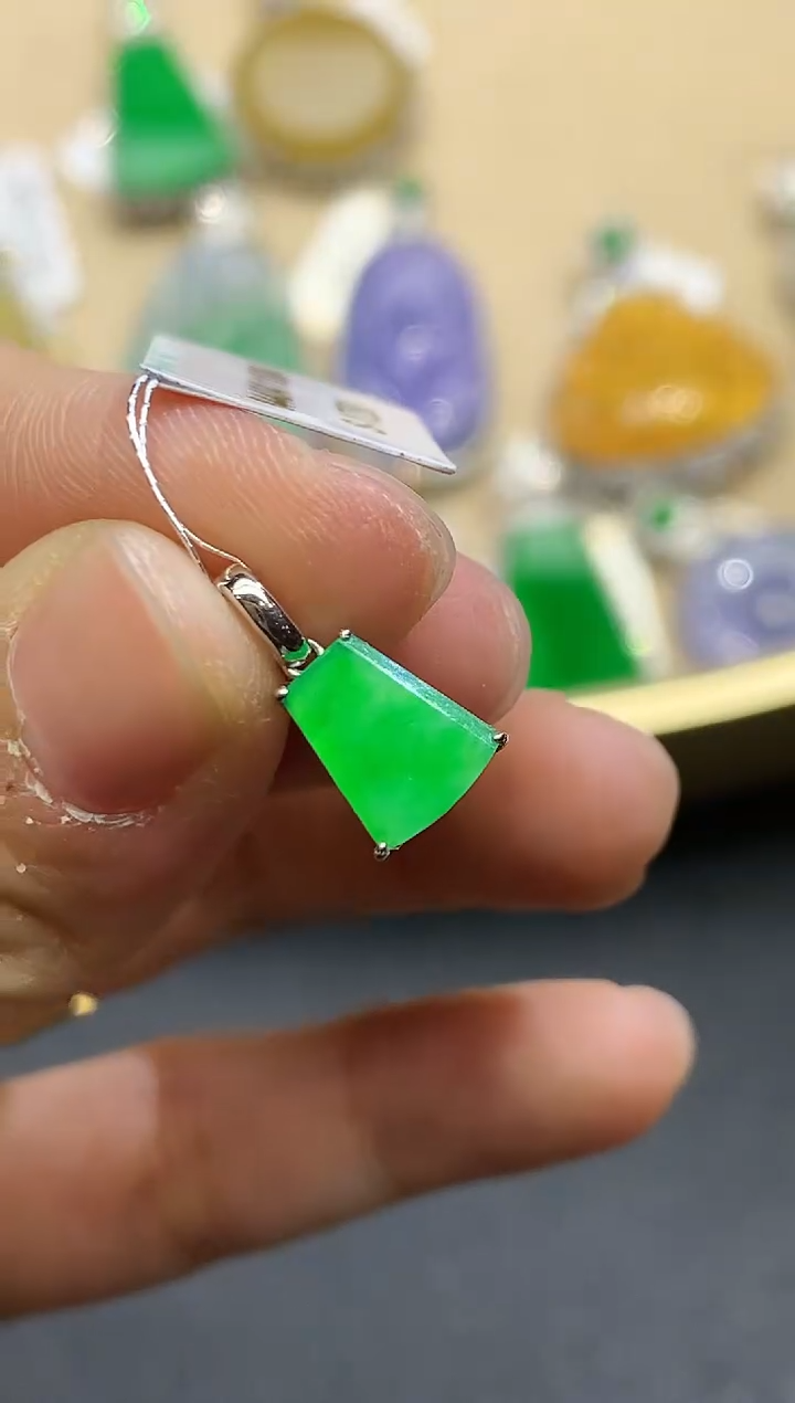 【闪购商品】翡翠吊坠(不含链)18K金镶嵌4559