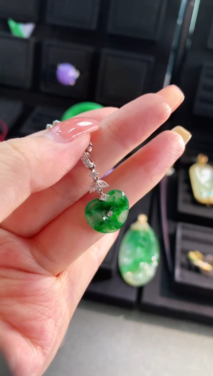 【闪购商品】翡翠吊坠(不含链)18K金镶嵌吊坠