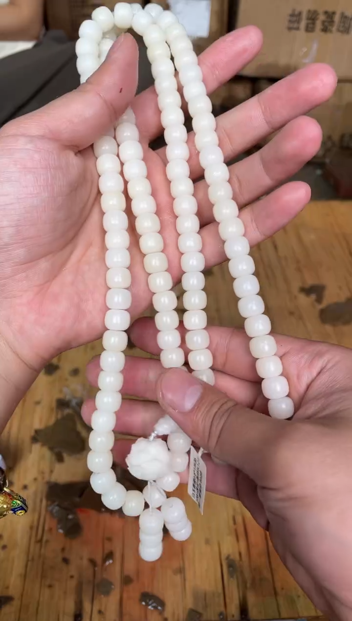 木质非金属捧月文创福利闪购商品无礼盒