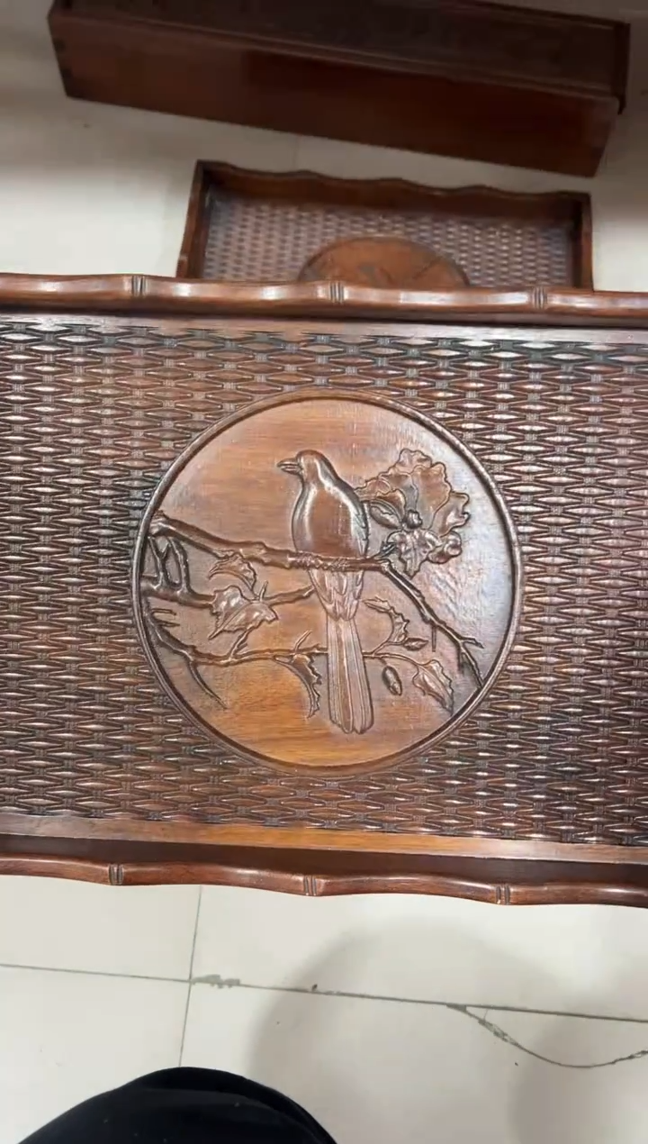 大*花梨木紧闭纹圆茶盘