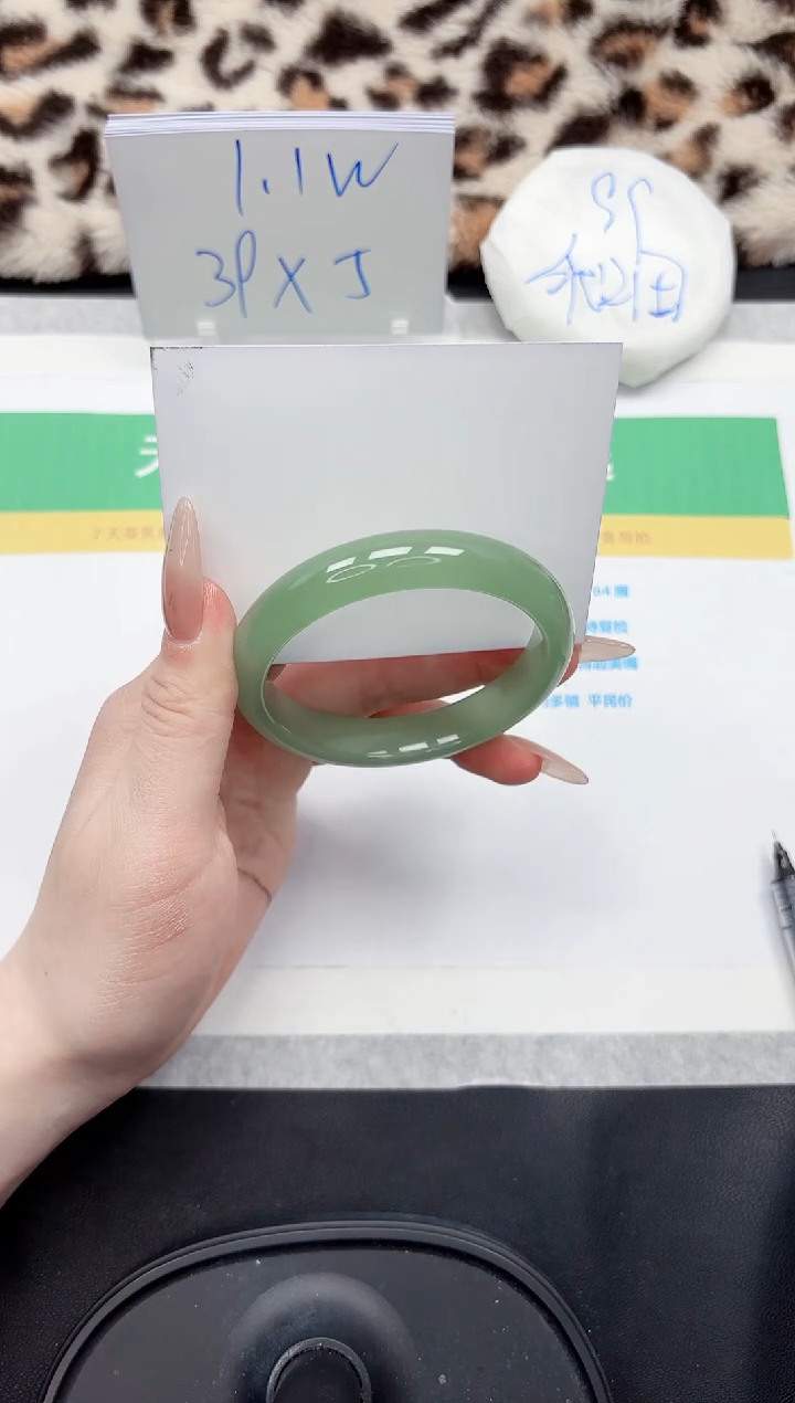 【闪购商品】石英质玉手镯未镶嵌150-56