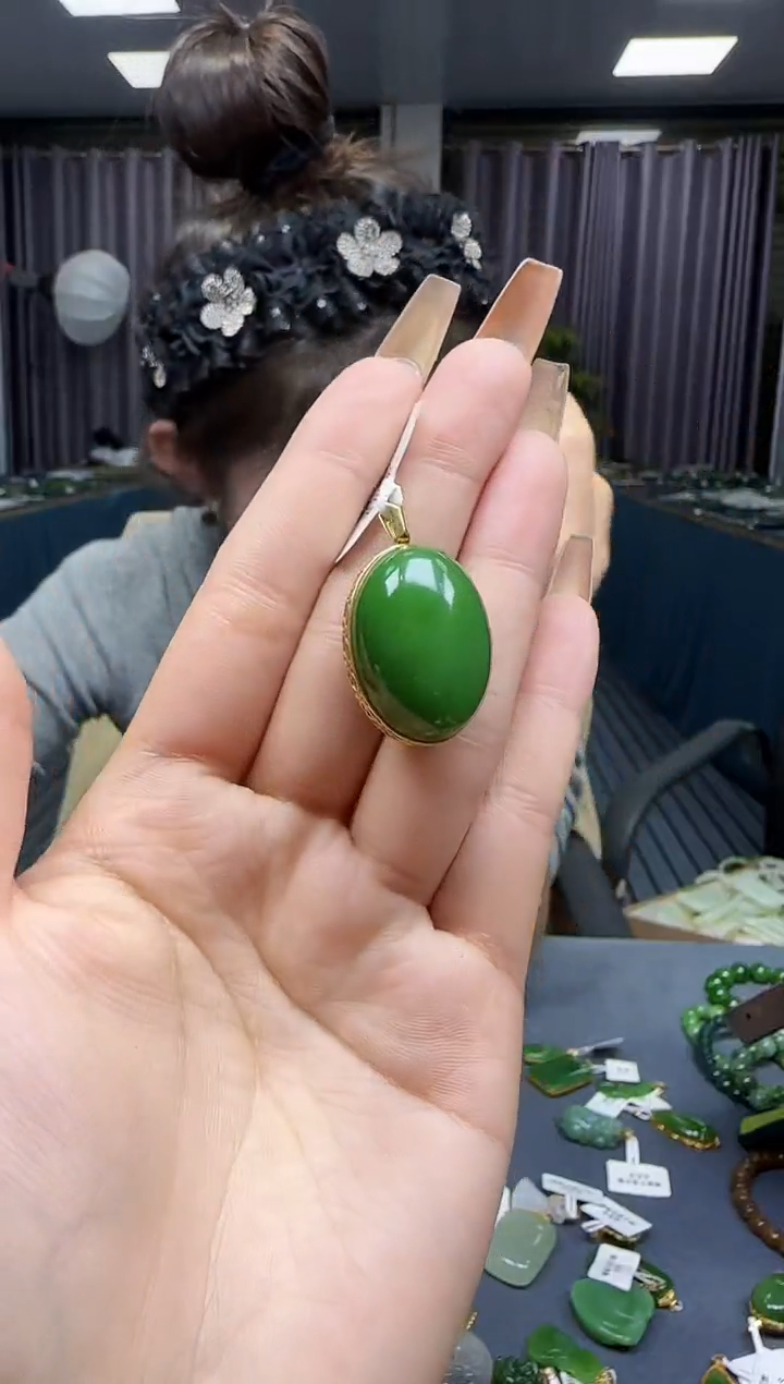 【闪购商品】和田玉挂件18K金镶嵌1