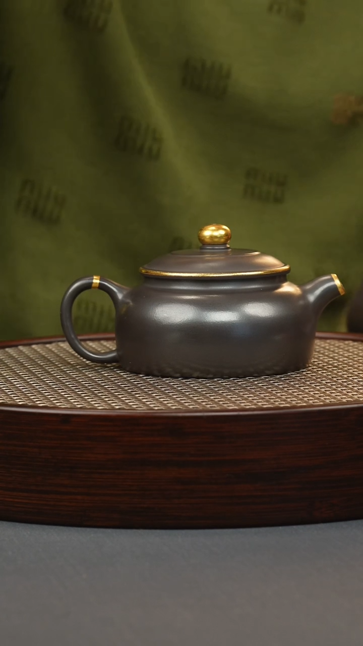 【闪购商品】紫砂茶壶石黄 德钟 描金