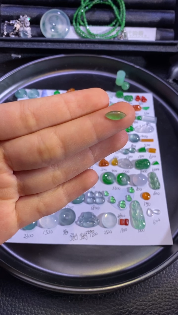 未镶嵌挂件翡翠马眼