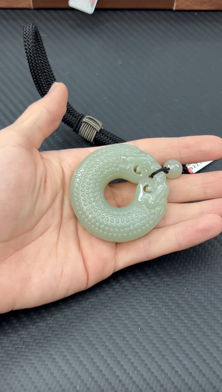 【闪购商品】和田玉把件未镶嵌且末微色差近矿把件