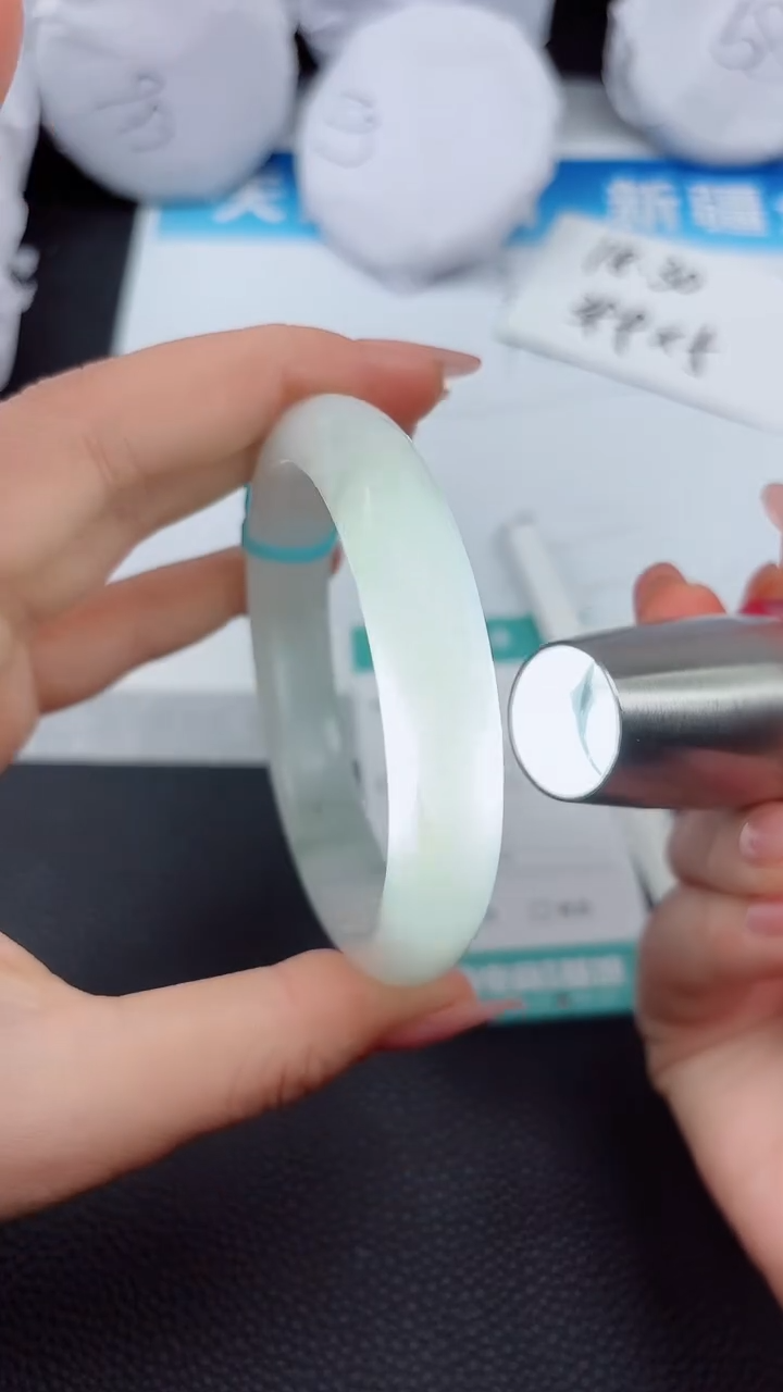 【闪购商品】石英质玉手镯未镶嵌A298