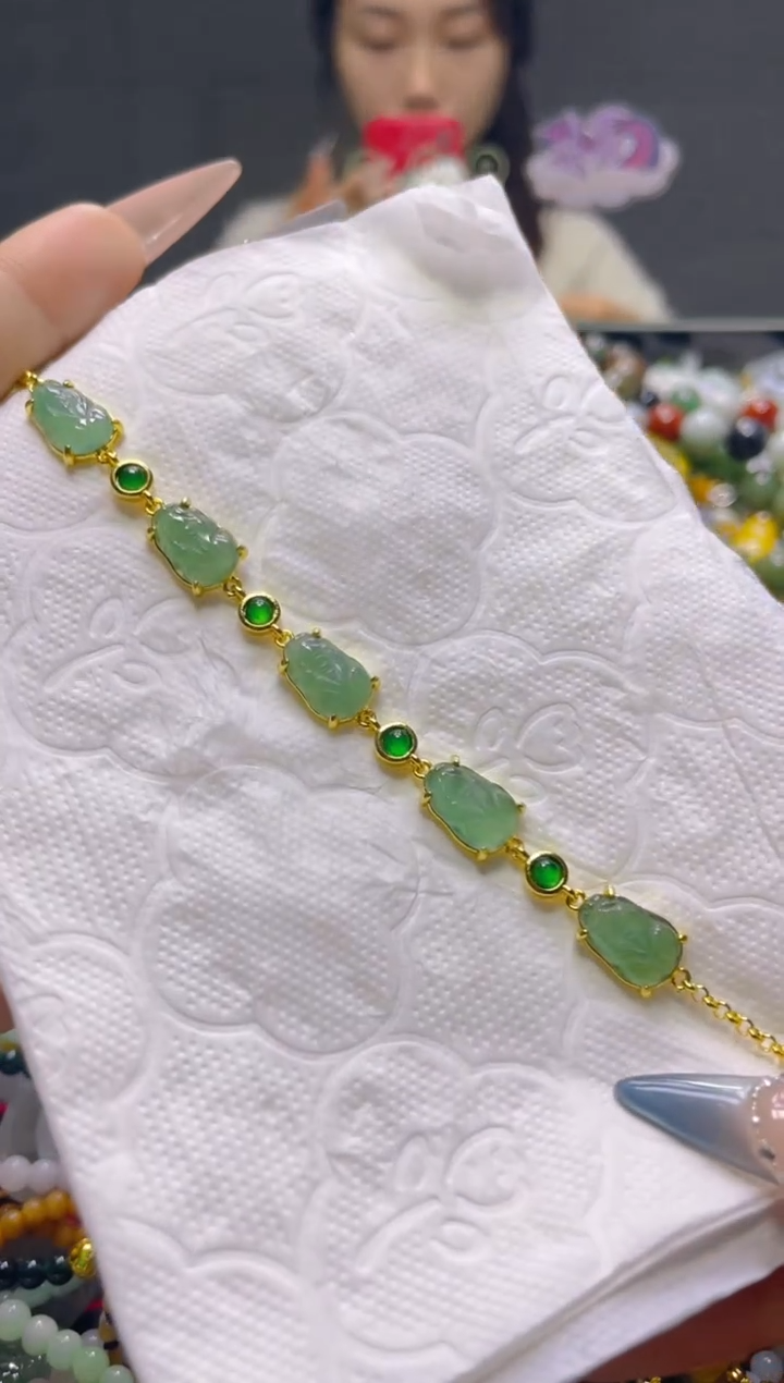 颈饰未镶嵌翡翠/Q/翡翠A货，一件也是批发价
