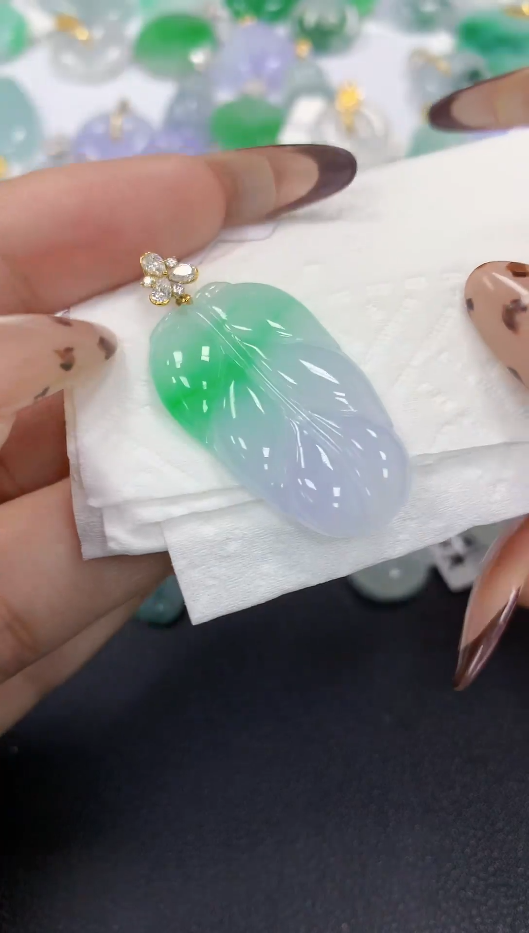 颈饰18K金镶嵌翡翠a货假一赔三支持复检百元上9元证书费自理