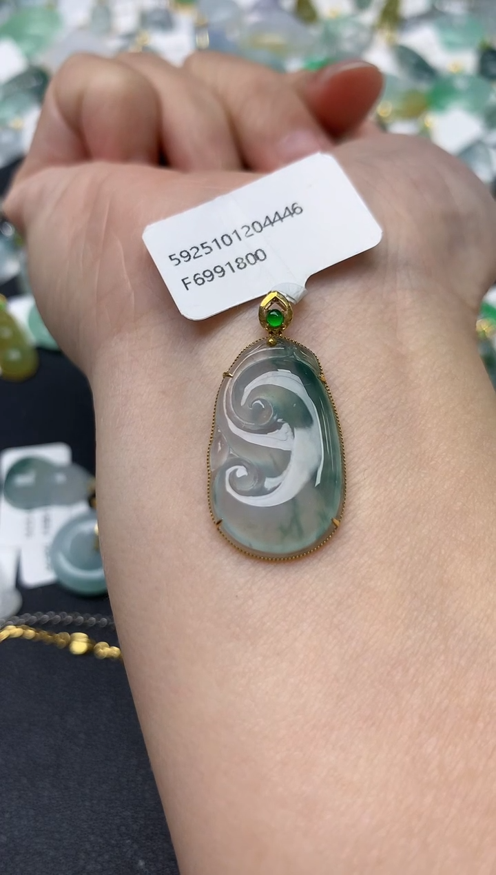 颈饰18K金镶嵌翡翠天然缅甸A货翡翠