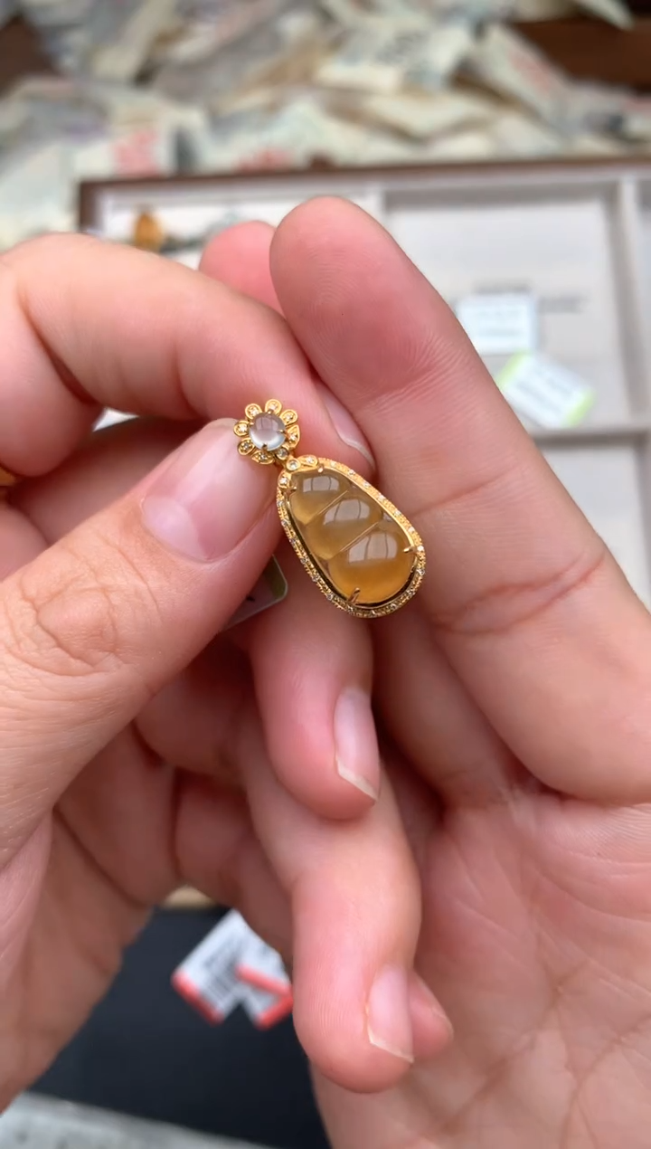 18K金镶嵌挂件翡翠一