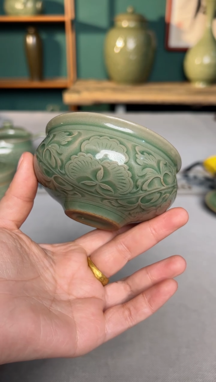 【闪购商品】其他纯手工秘色缠枝牡丹炉式压手杯