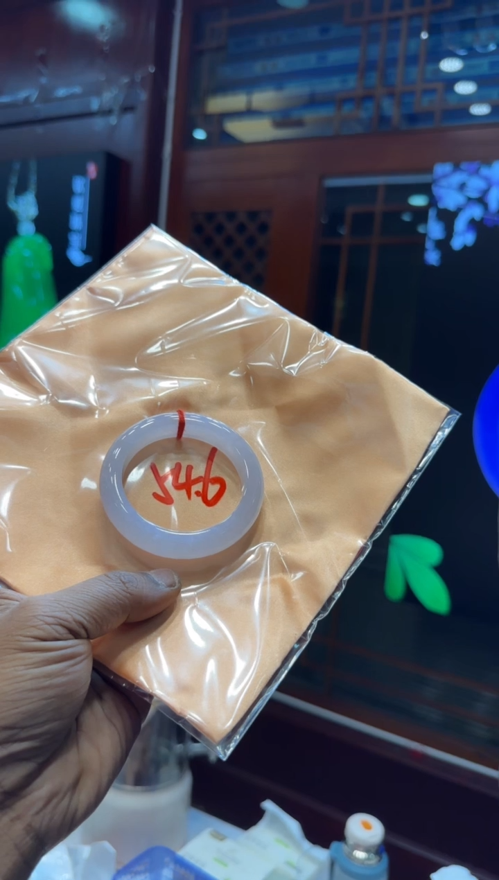 未镶嵌手镯翡翠手镯