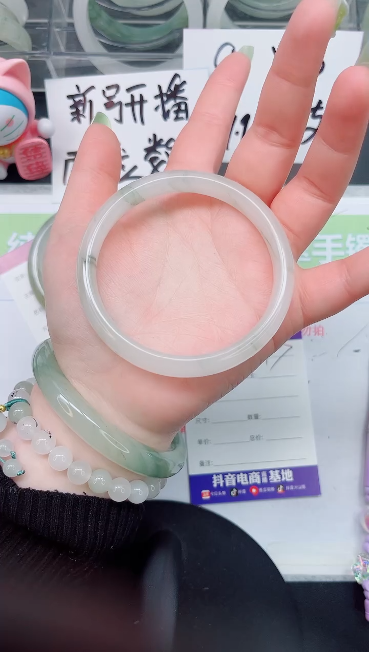 【闪购商品】石英质玉手镯未镶嵌a45