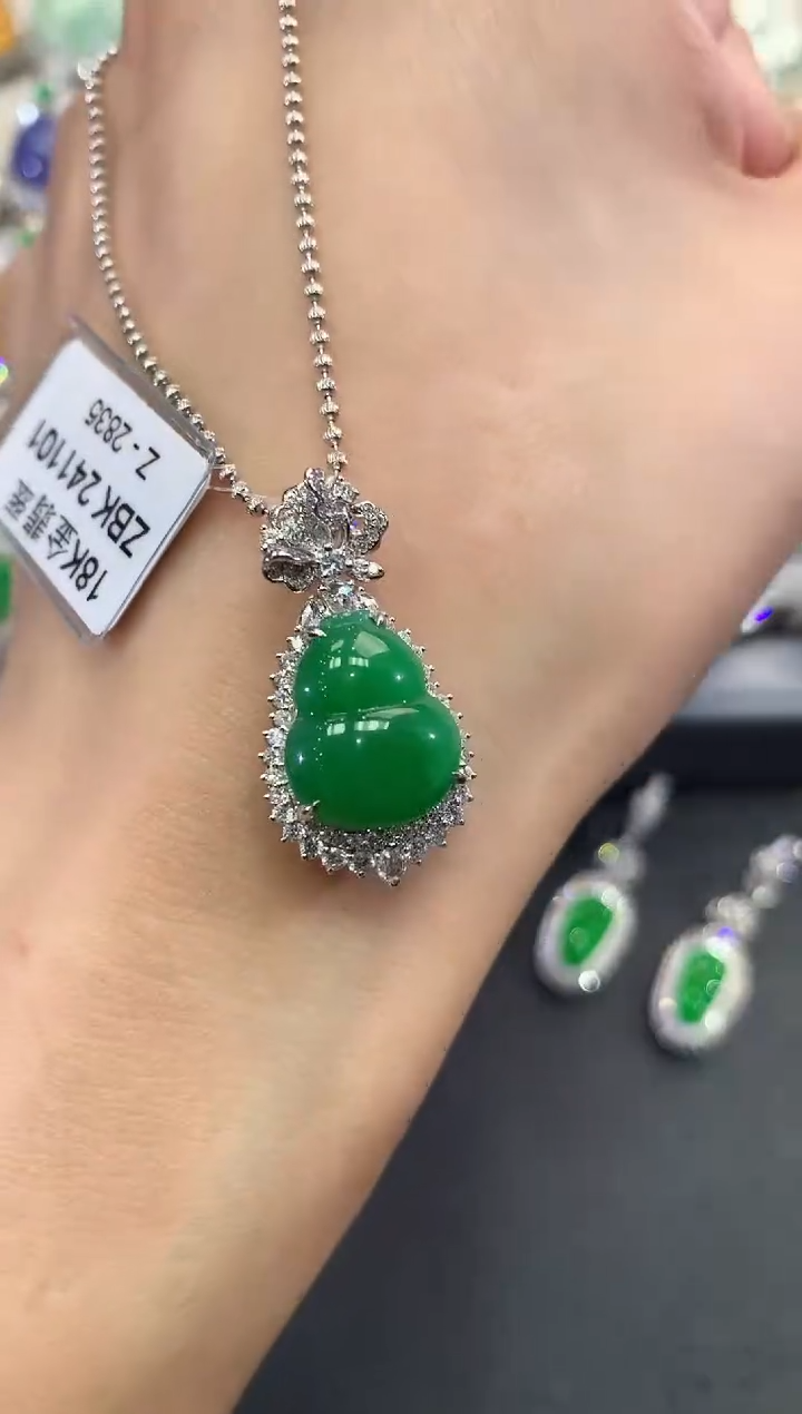 【闪购商品】翡翠吊坠(不含链)18K金镶嵌w57