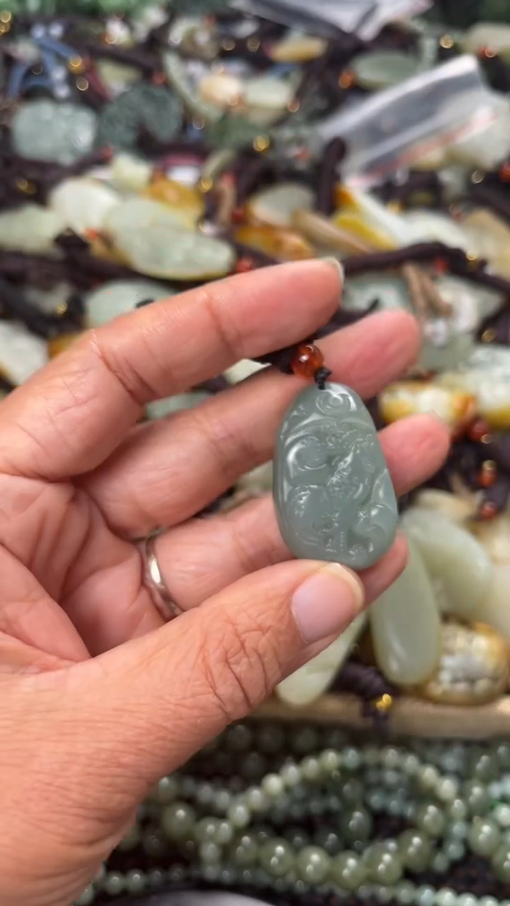 【闪购商品】和田玉颈饰未镶嵌多样性发货没有证书拍一发一有瑕