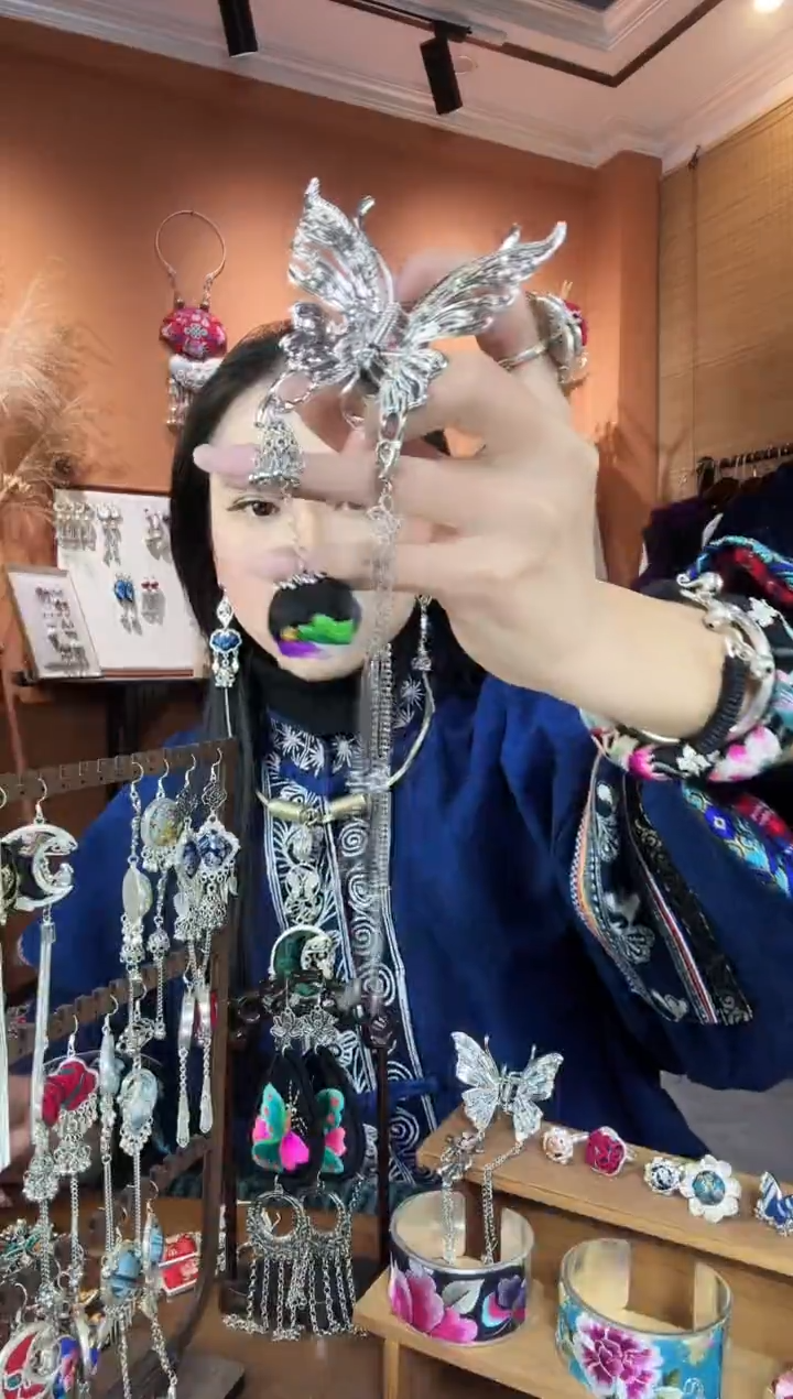 【闪购商品】刺绣纯手工抓夹民族风