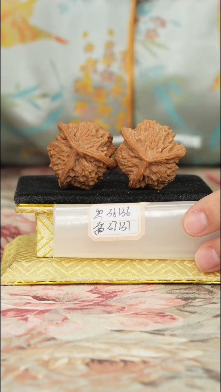 【闪购商品】文玩核桃把件盘山三棱
