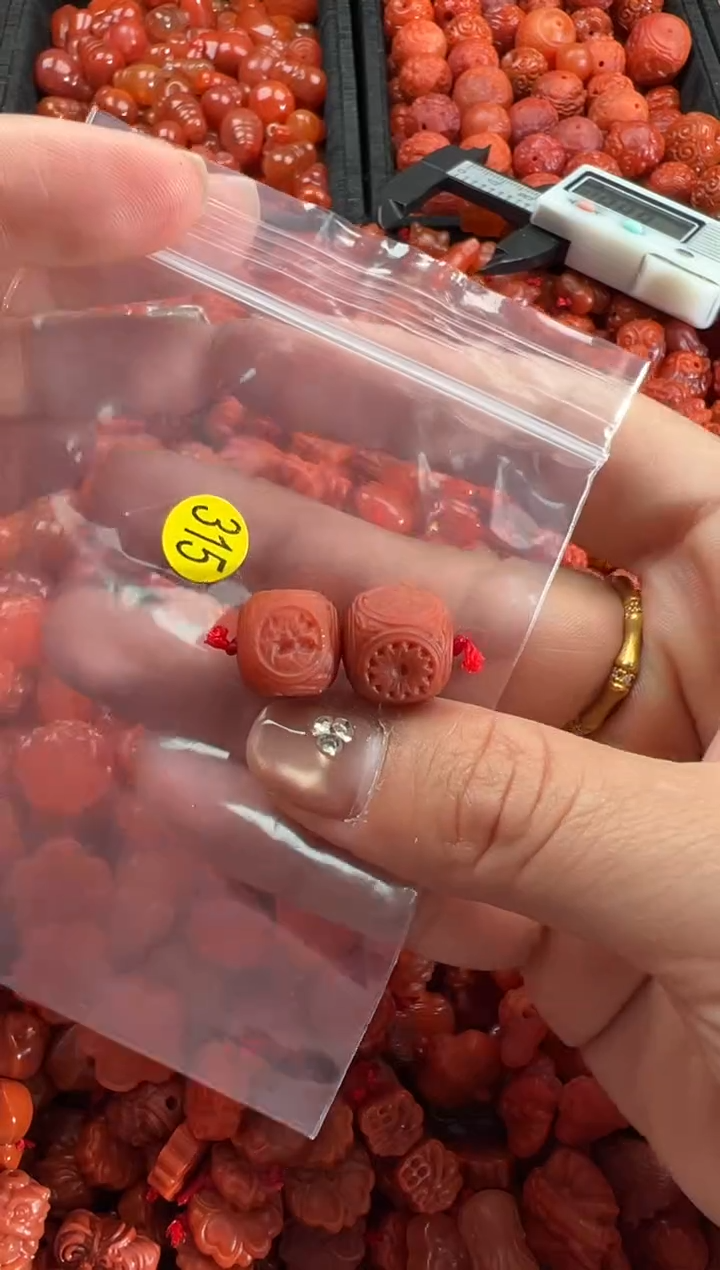 【闪购商品】南红玛瑙颈饰未镶嵌1