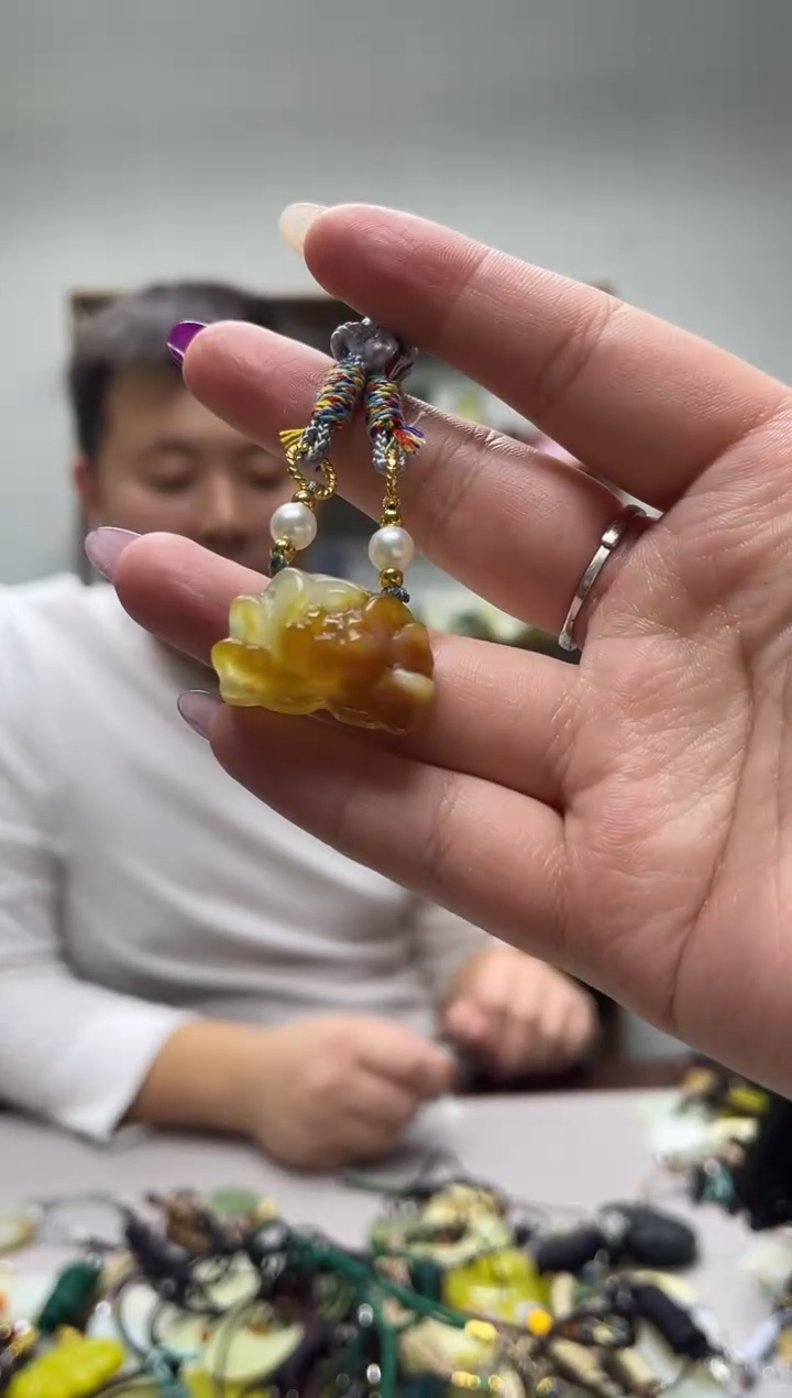 未镶嵌岫玉吊坠·