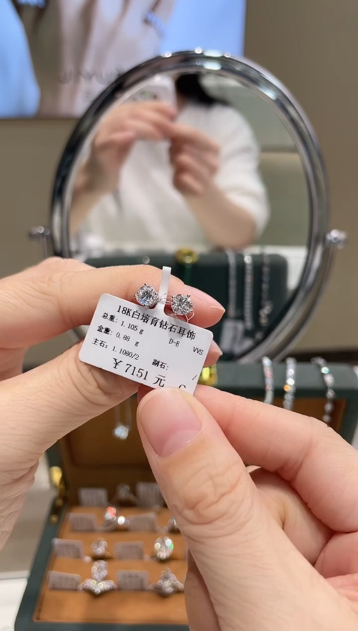 【闪购商品】合成钻石耳饰18K金镶嵌耳钉