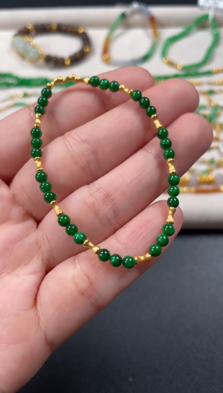 18K金镶嵌手串翡翠一条   P365