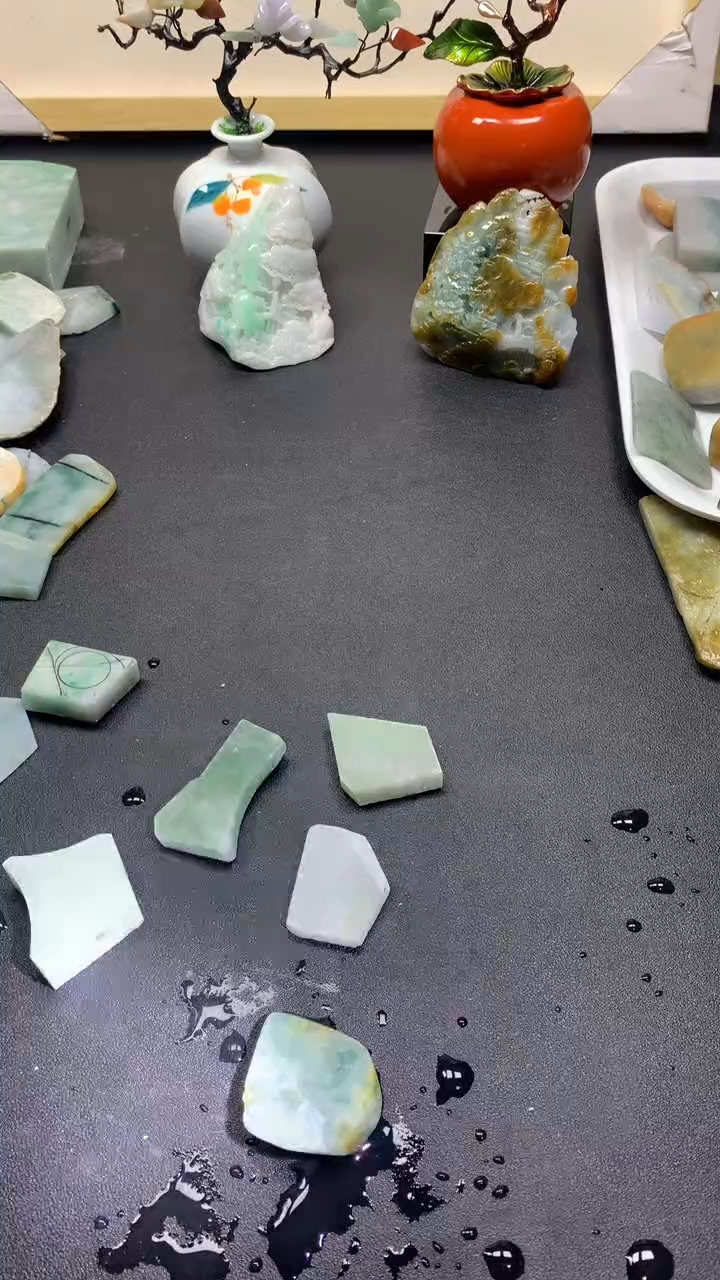 【闪购商品】翡翠颈饰未镶嵌 重新截图