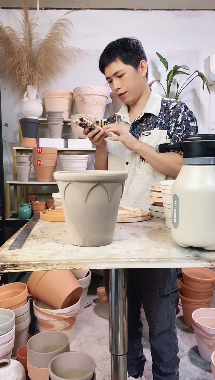 18*17灰陶皇冠 1盆无托