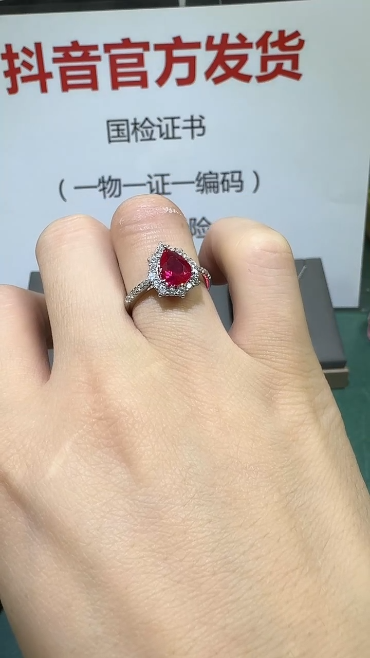 18K金镶嵌戒指红宝石1