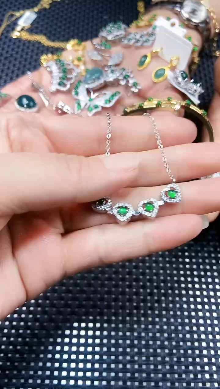 【闪购商品】翡翠颈饰未镶嵌111111111