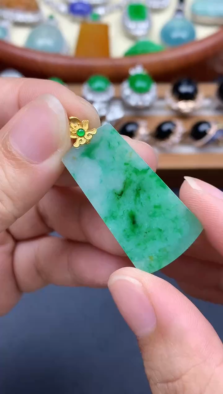 颈饰18K金镶嵌翡翠112-中国好珍宝