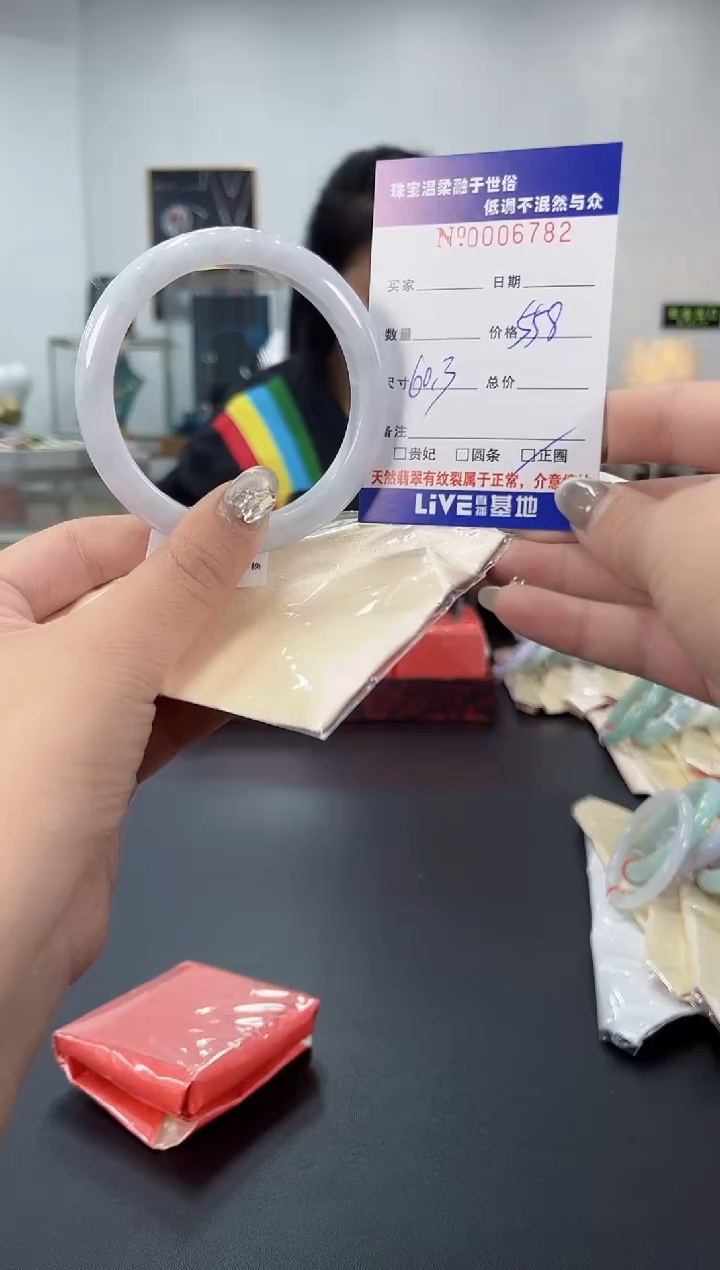 【闪购商品】翡翠手镯未镶嵌天然翡翠A货