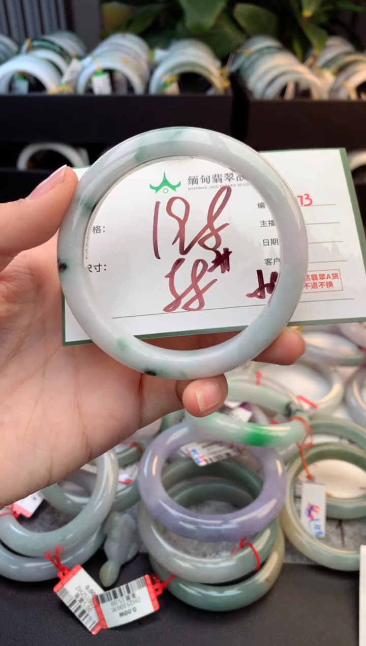 未镶嵌定制翡翠L****_毛货需精细抛光+多人