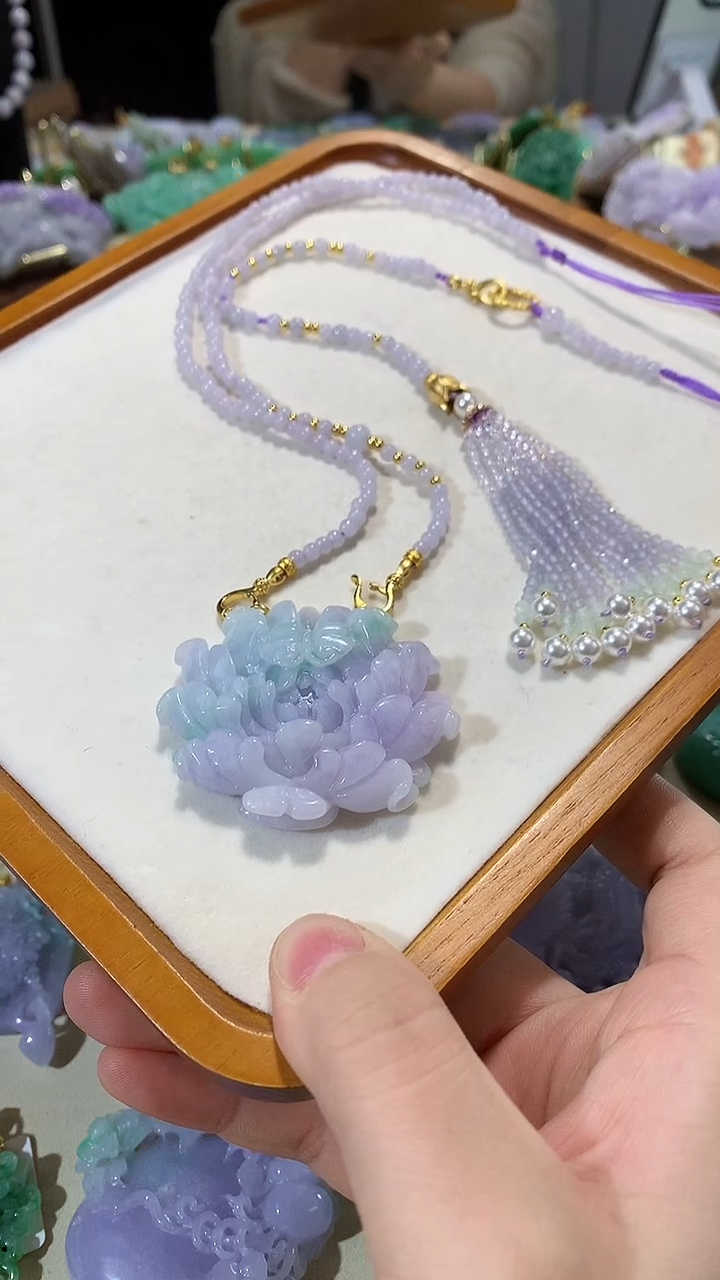 颈饰未镶嵌翡翠吊坠